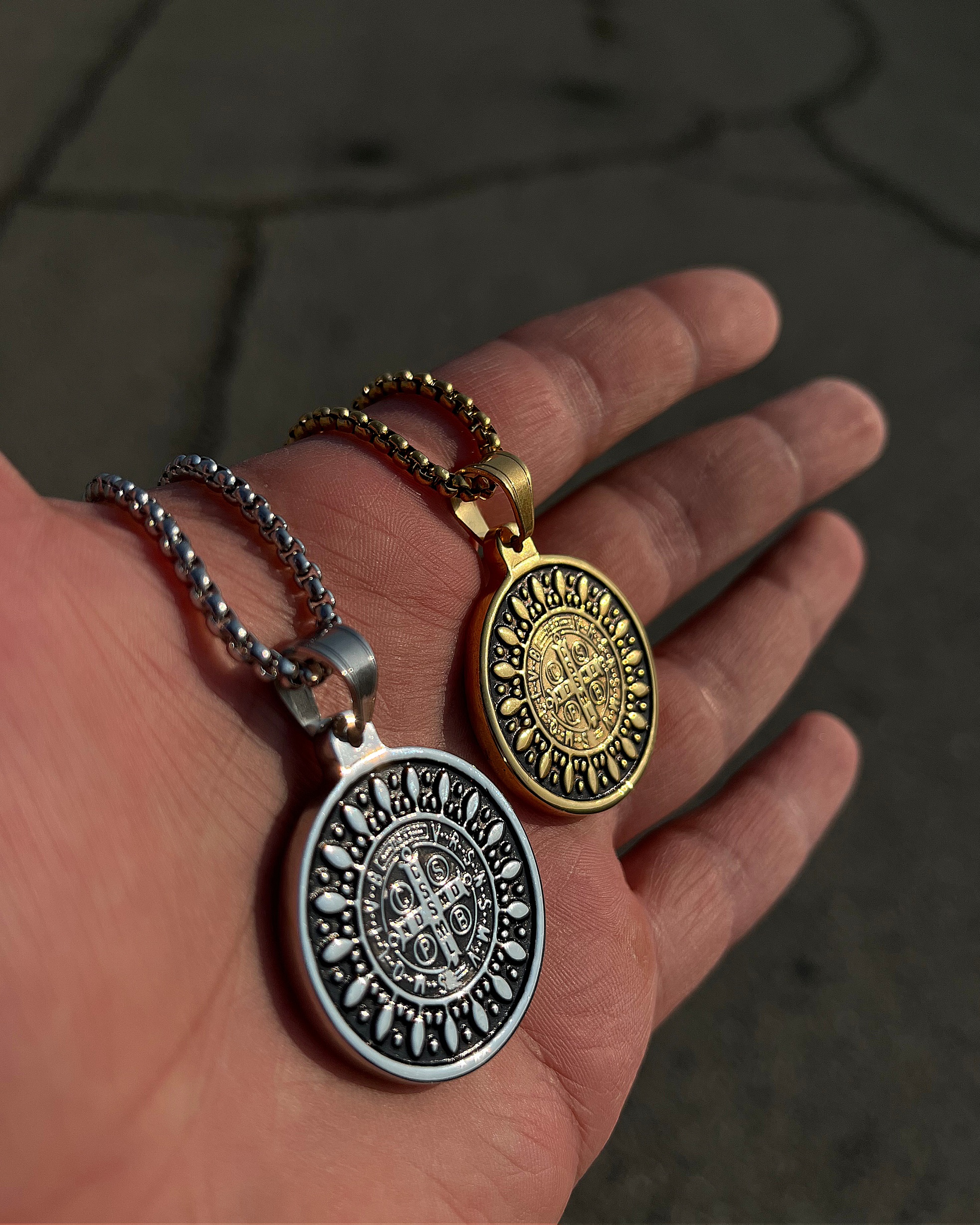 خرید گردنبند و پلاک کنستانتین ( سنت بندیکت )