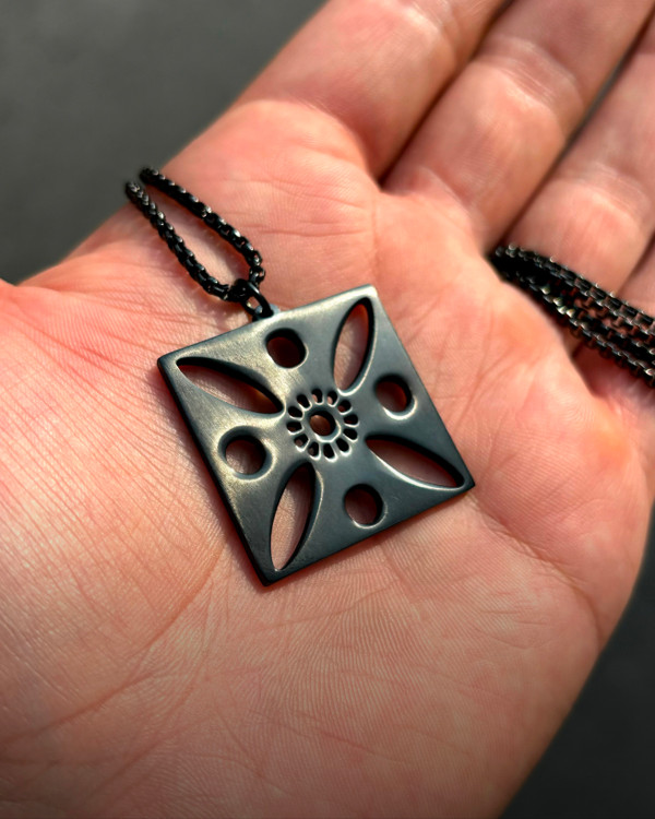 خرید پلاک و گردنبند درفش کاویانی مشکی