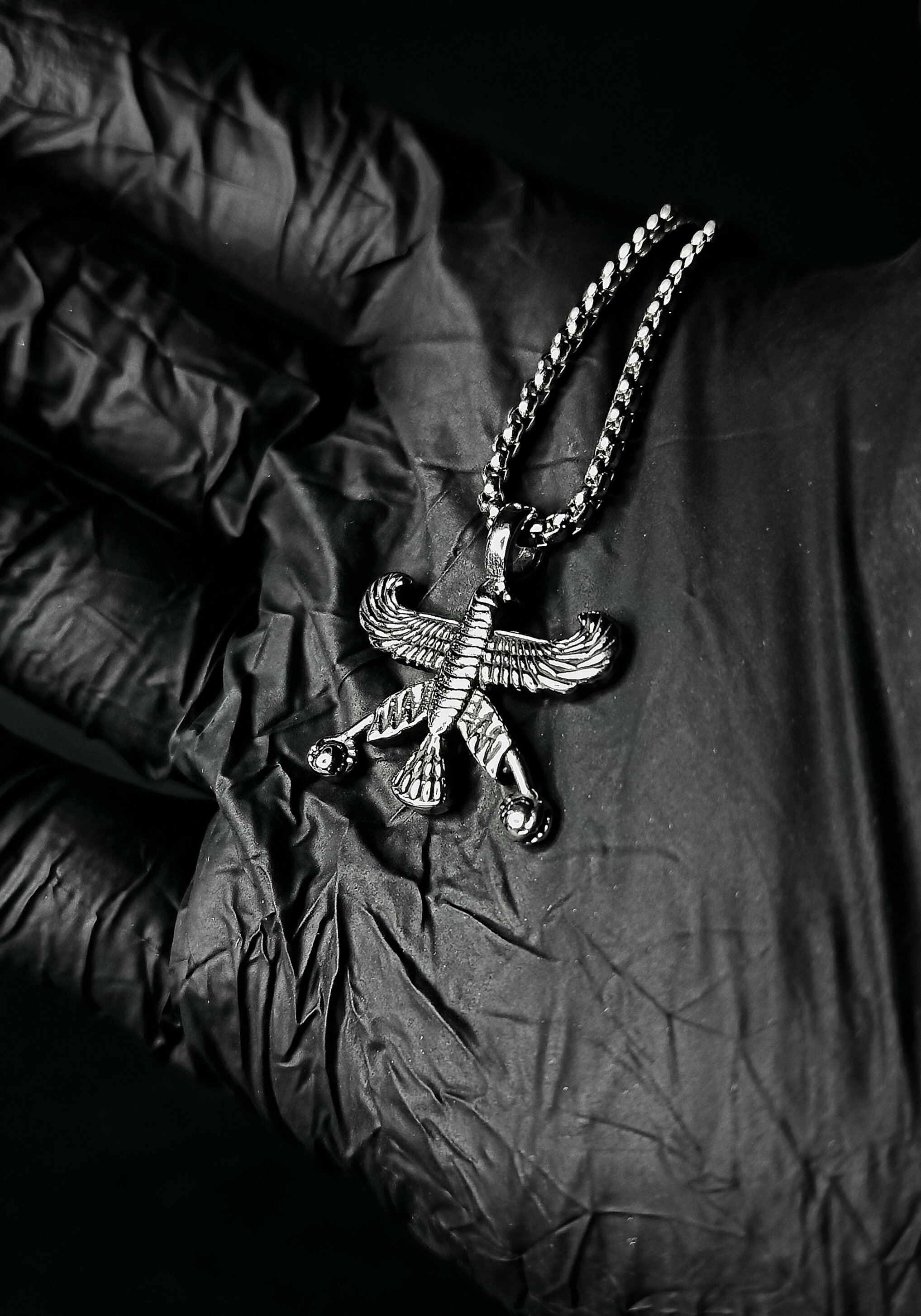 خرید گردنبند درفش شهباز