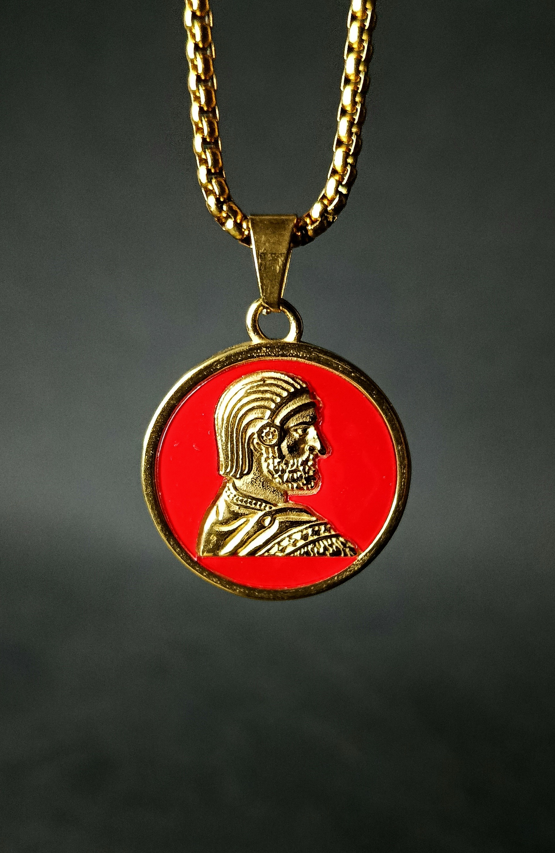 گردنبند کوروش بزرگ قرمز طلایی