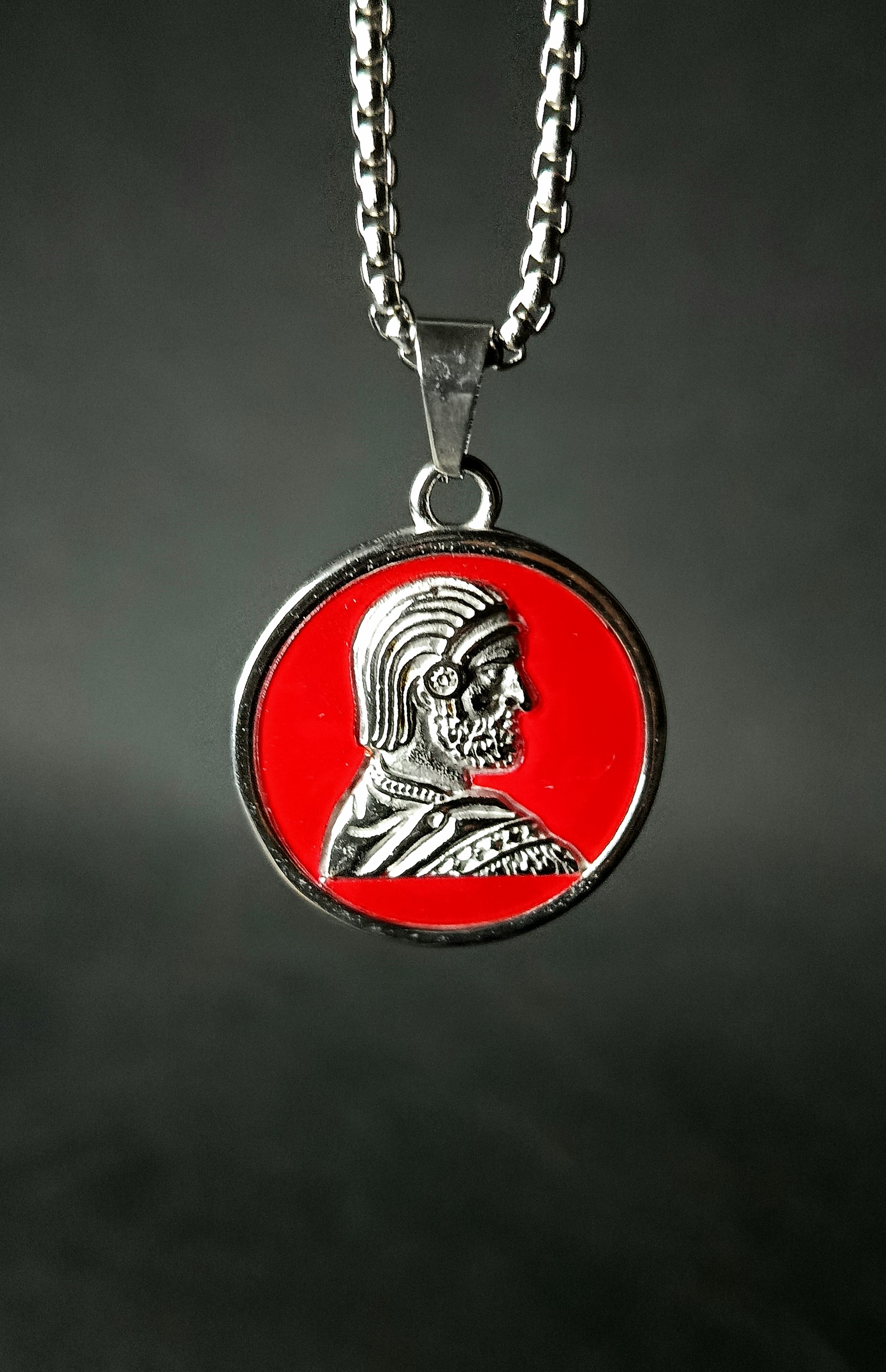 گردنبند کوروش بزرگ قرمز نقره ای