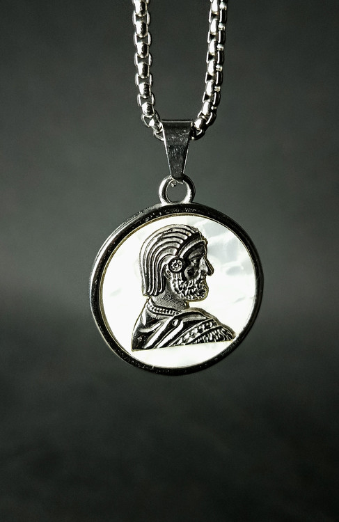 گردنبند کوروش بزرگ سفید نقره ای