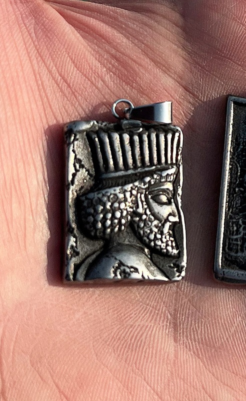 گردنبند و پلاک خشایارشا بزرگ