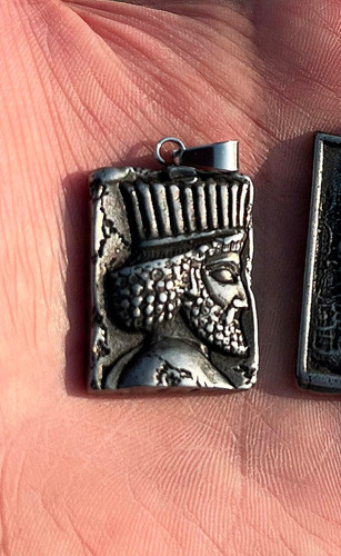 گردنبند و پلاک خشایارشا بزرگ