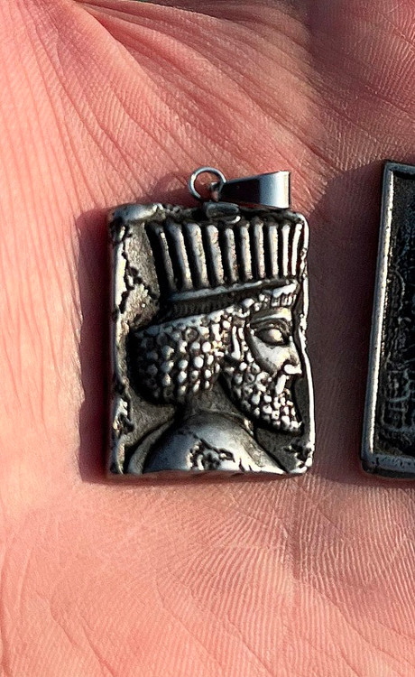 گردنبند و پلاک خشایارشا بزرگ