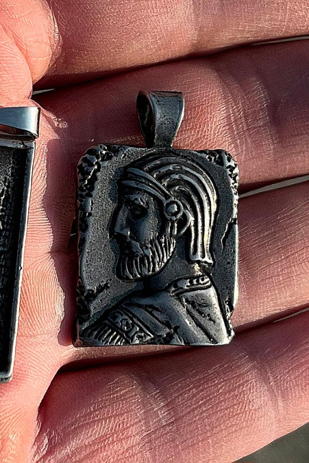 گردنبند و پلاک کوروش بزرگ طرح باستانی